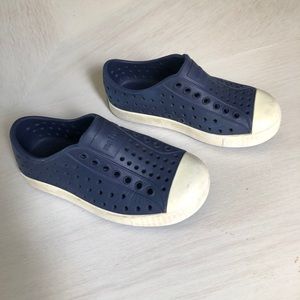 Native size 9 (navy)